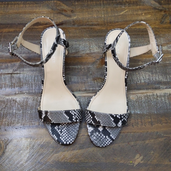 🆕🌿NINE WEST HEEL SANDALS🌿 - Picture 10 of 12